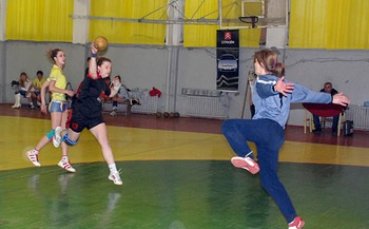 Хандбалистките на Локомотив спечелиха 3-я мач