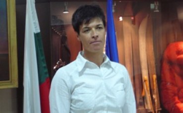 Нейкова втора в сериите, стартира на репешажите