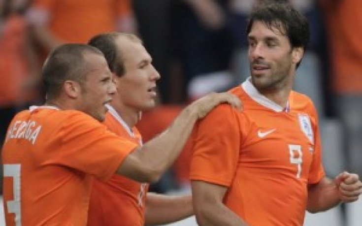 Нистелрой: Ние сме големите фаворити на Европейското