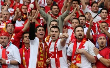 Турските фенове отпразнуваха спокойно успеха над Швейцария