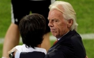 Беенхакер остава начело на Полша