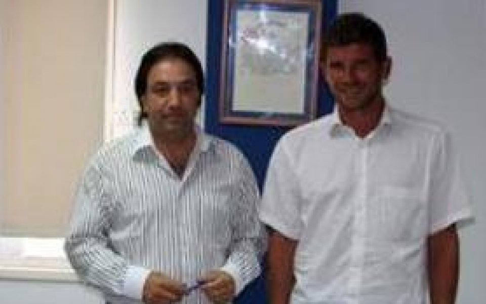 Бардон подписа с шампиона на Кипър