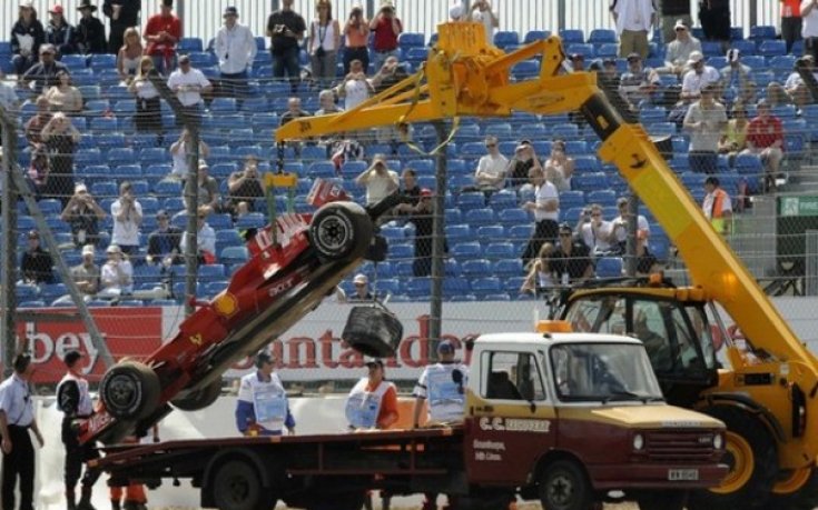 Маса разби болида си на Силъвърстоун