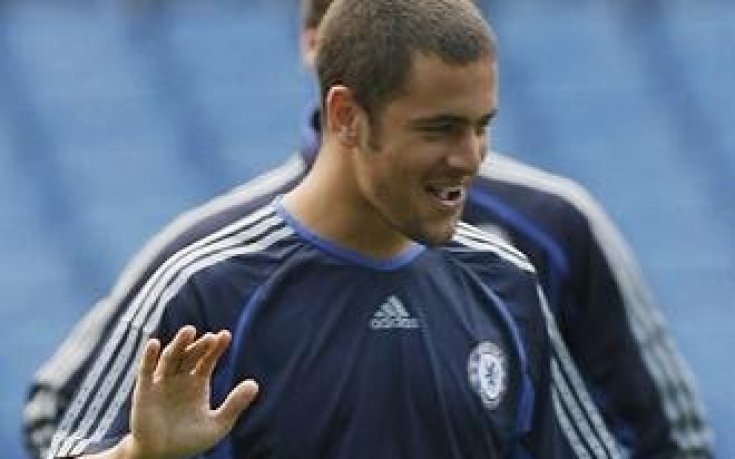 Джо Коул подноявява договора си с Челси