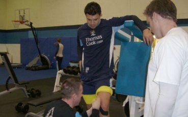 Оперираха успешно Валери Божинов