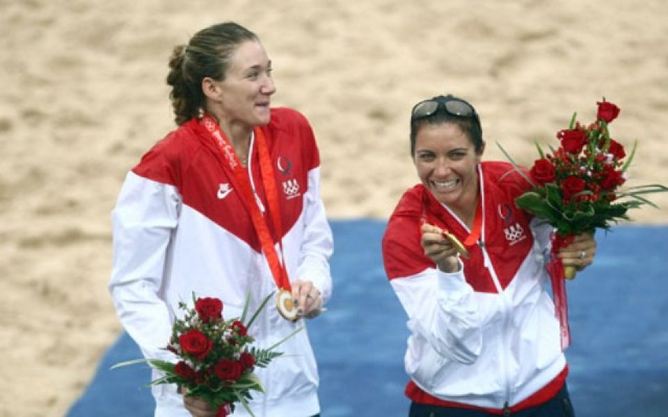 Американки защитиха титлата си по плажен волейбол