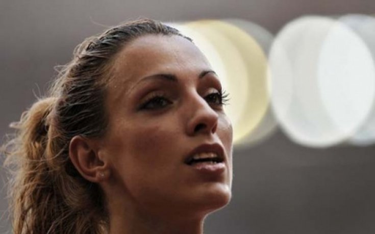Оперират Ивет Лалова, вадят пирона от бедрото й