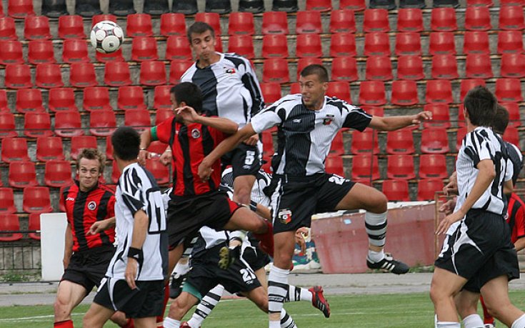 Две победи и равенство за трите локомотива