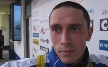 Георги Христов лъсна с гола глава, остриган от Георги Сърмов