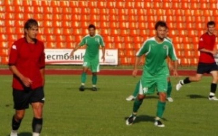 Шенер Ремзи в групата на Нафтекс за мача с Черноморец