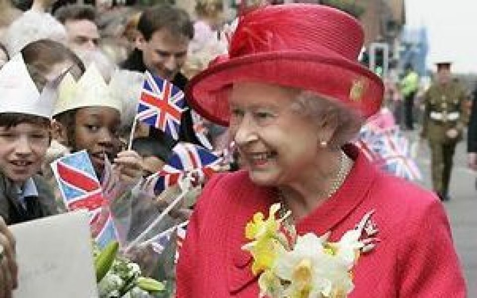 Кралицата поздрави Хамилтън