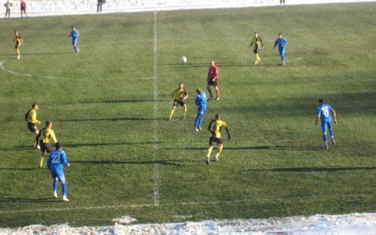 Две снежни топки на Гонзо в дома на Миньор Перник