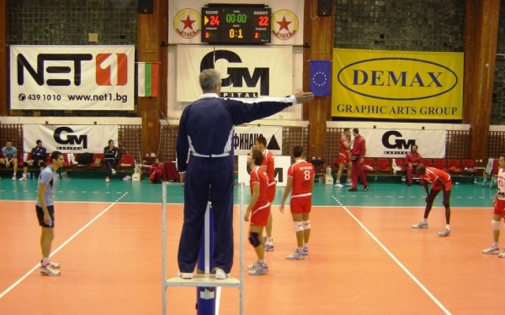 ЦСКА вече е 3 от 3, публиката скандира „Дузпа”