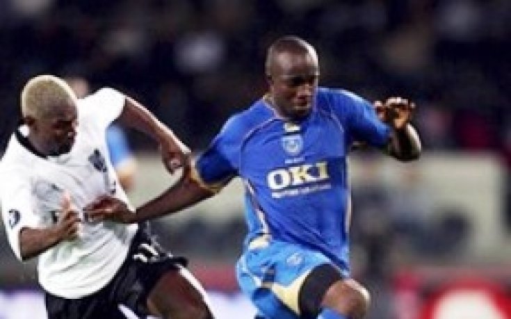 Полицията продължава да разследва феновете, псували Кембъл