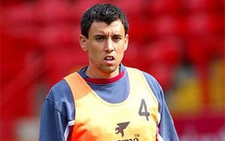 Тоди залепна здраво за пейката, Чарлтън отново губи