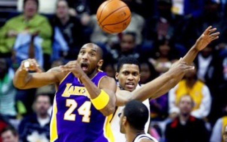 Кобе с 61 точки при победа на Лейкърс