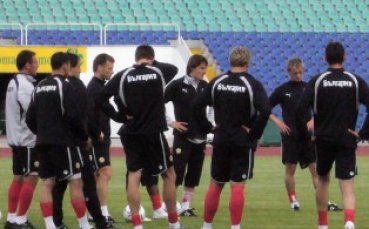 Националите се събират на групички в Женева