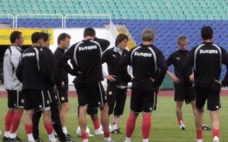 Националите се събират на групички в Женева