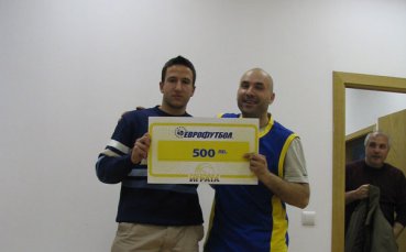 Трима грабнаха по 500 лв от 