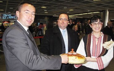Българите посрещнати с хляб и сол на летището в Дъблин