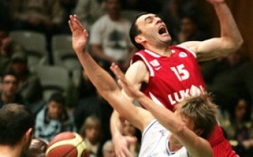 ЛукОйл си върна на Левски след куп обрати и съдийски гафове