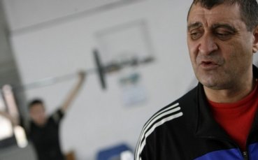 Неизвестни подпалиха БМВ-то на Пламен Аспарухов
