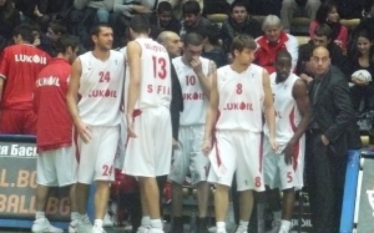 Безпроблемна победа за Лукойл във Варна