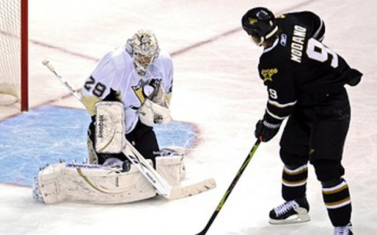 Майк Модано ще играе и 20-и сезон в НХЛ