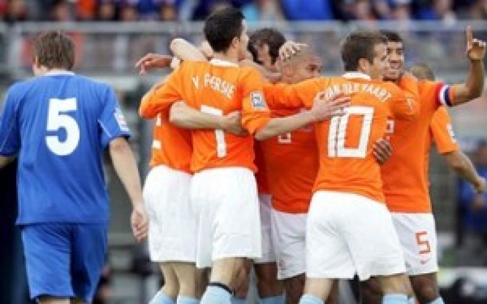 Холандия вече мисли за ЮАР 2010 след нова победа