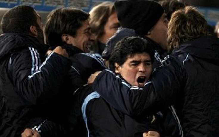 Марадона изисква още от звездите си