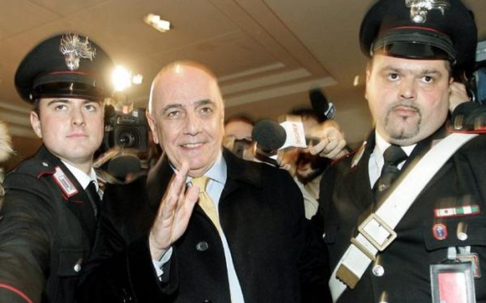 Милан привлече защитник от Порто