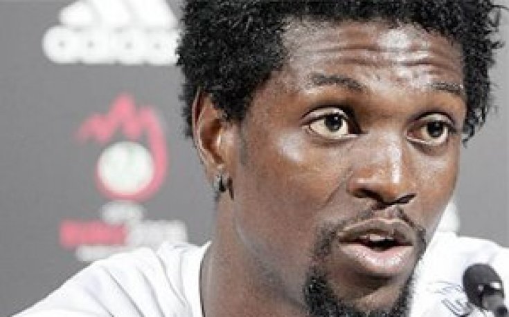 Адебайор се забърка в скандал