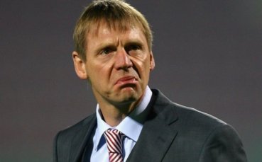 Психото остава начело на Англия