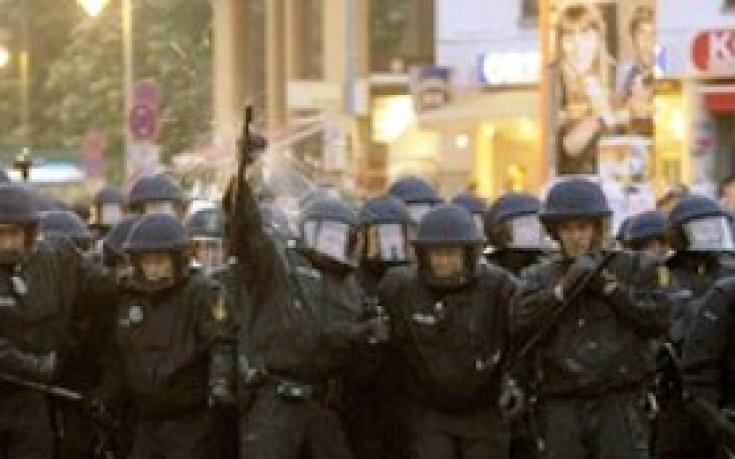 От 200 до 700 полицаи пазят Световното в Берлин