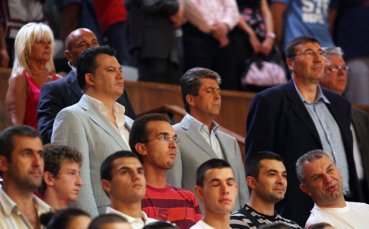 100 човека в подкрепа на баскетболистите ни в Полша