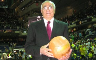Български рефер в Залата на славата на ФИБА