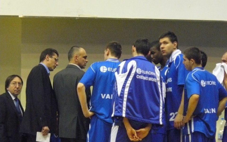 Веселовс вече тренира с Черно море, варненци на турнир в Македония