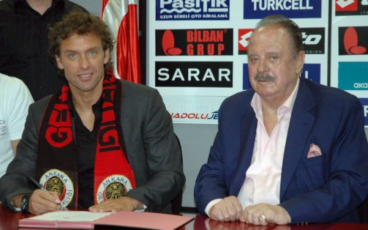 Разследват турски треньор за фалшива диплома