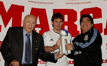 Ди Стефано и Марадона наградиха Меси за най-добър в Примера