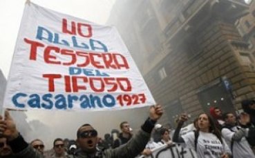 Отложиха въвеждането на идентификационни карти за феновете в Италия