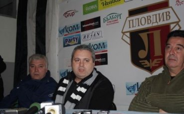 Ясен Петров остава фаворит за треньор на Локо Пд, искат Даксон да остане на Лаута