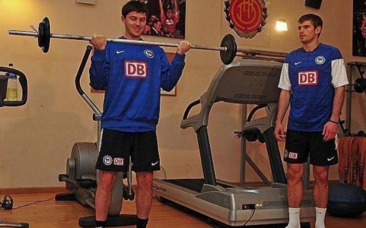 Домовчийски игра един час в контрола на Херта