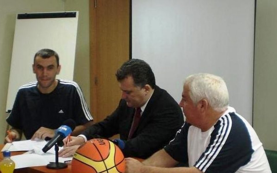 Баскет-федерацията ще опита да спаси отношенията си с Гершон