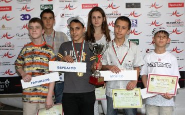 Бербатов запази шансове за титлата