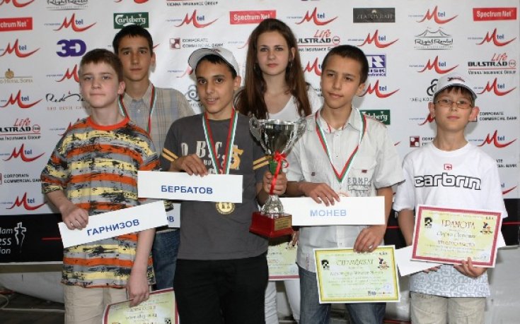 Бербатов запази шансове за титлата