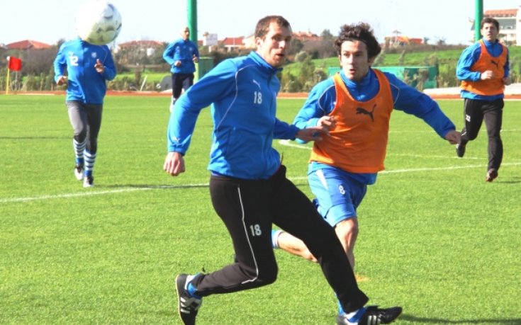 Немски туристи поздравяват отбора на „акулите” след мача с австрийците