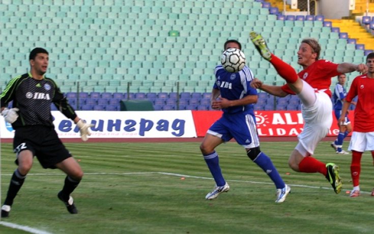 Иванов и Стоянов издържаха тестовете