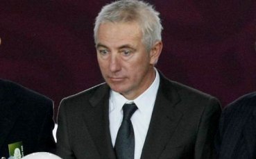 Оставиха Ван Марвайк начело на Холандия още две години