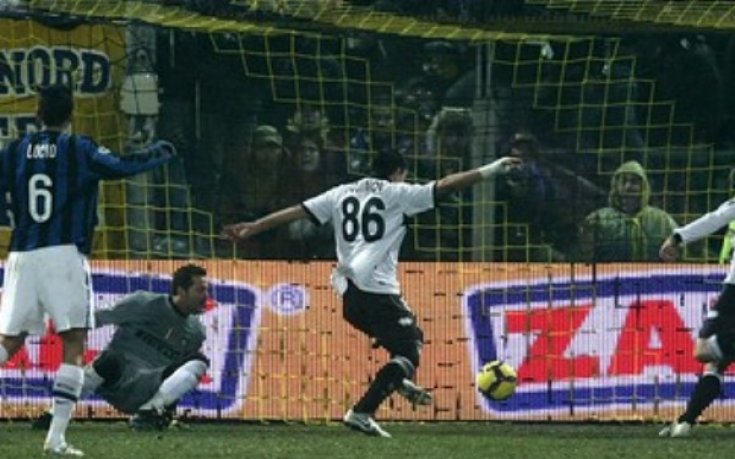 Наполи ще пробва да вземе Валери Божинов, ако се класира за ШЛ