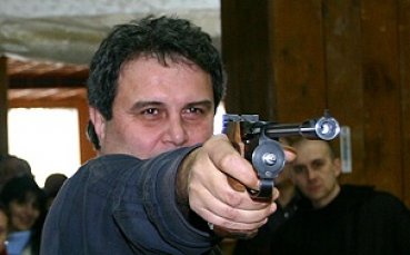 Петя Луканова на финал на 10 метра пушка, Киряков извън първите 30